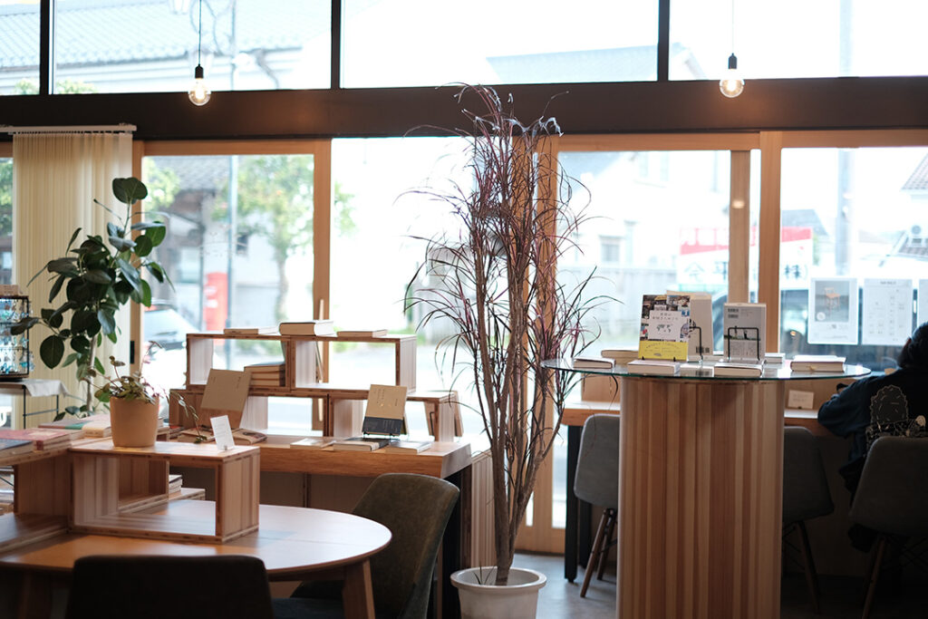 飯能　やまにわ　本屋