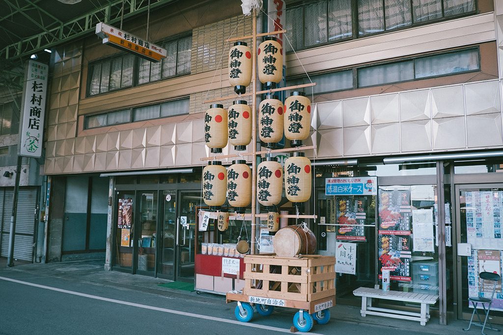 奈良県 御所市 御所まち 新地商店街 ススキ提灯