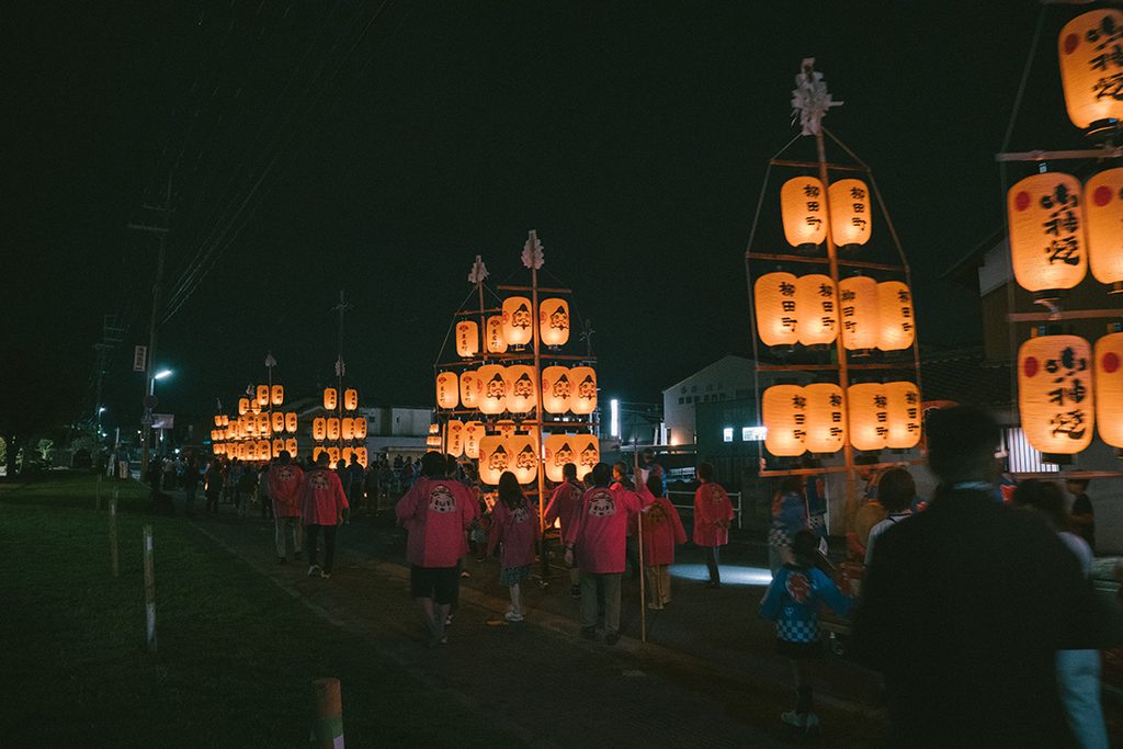 奈良県 御所市 御所まち 鴨都波神社 ススキ提灯の巡行